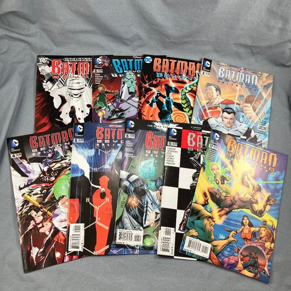 Batman Beyond DC Comic Book Lot of 9 Asst Issues 2011+ Unlimited Universe - Picture 1 of 3